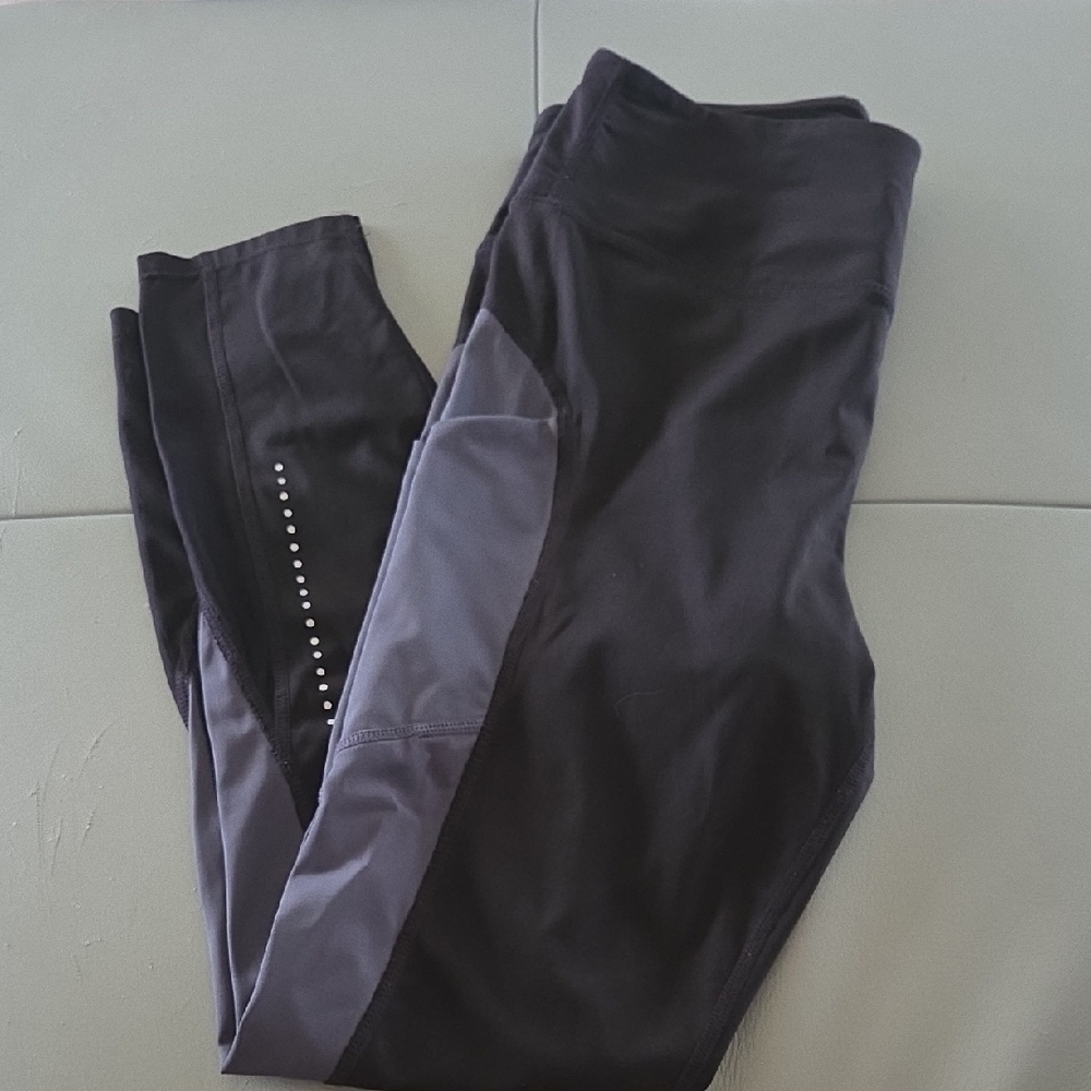Avia Black amd Gray Activewear Leggings with Logo Detail Womens Size Small 4-6
